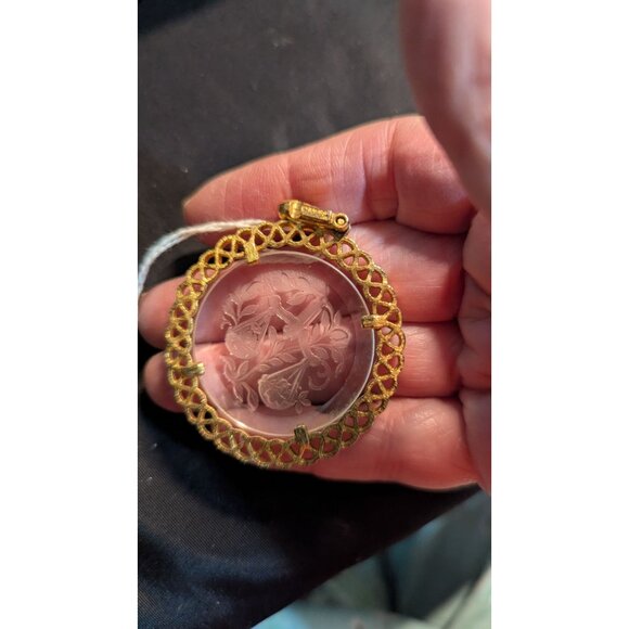 Trifari Vintage Pendant Glass Intaglio Grapes Design Gold-Tone Frame Elegant Col - Picture 3 of 6